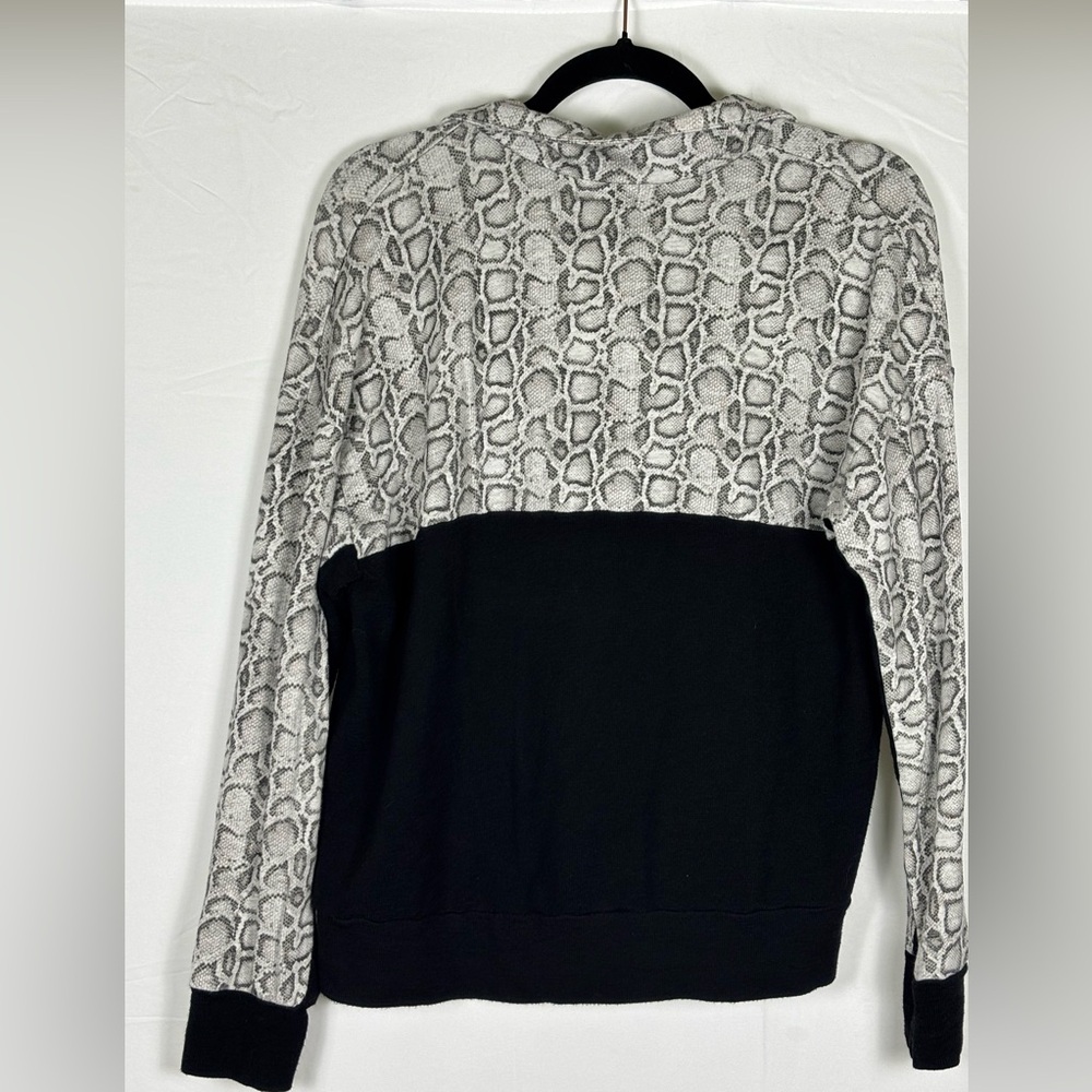 Monrow Sweatshirt Colorblock Snakeskin Print Sporty Black white S - Picture 7 of 11